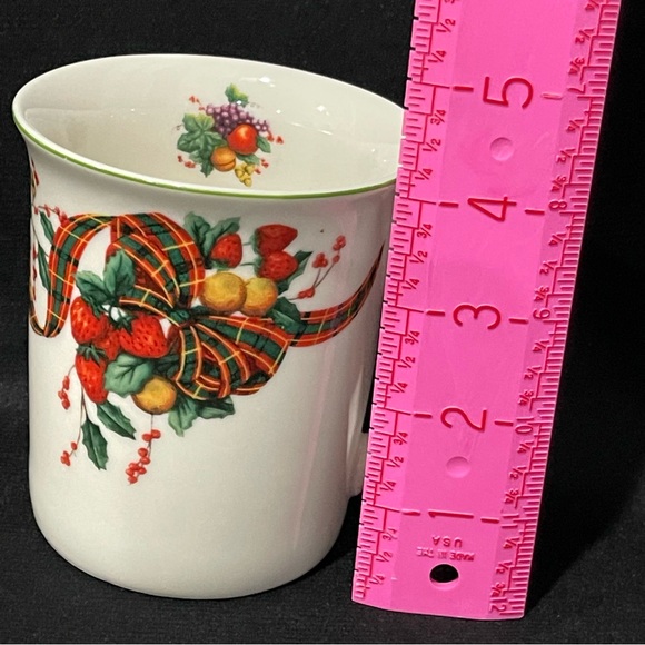 William James Fine Stoneware Coffee Mug Christmas Fruit Garland Holiday - Picture 7 of 8